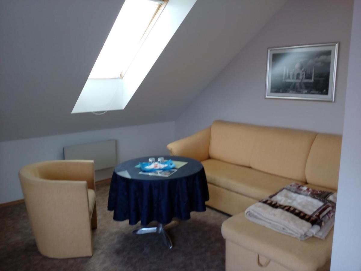 Platanus Bed & Breakfast Beckov Luaran gambar