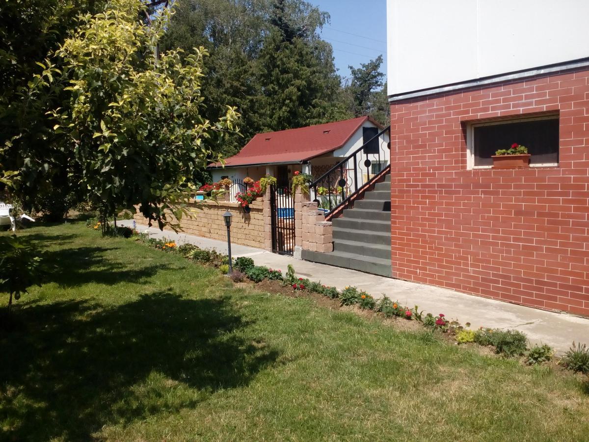 Platanus Bed & Breakfast Beckov Luaran gambar